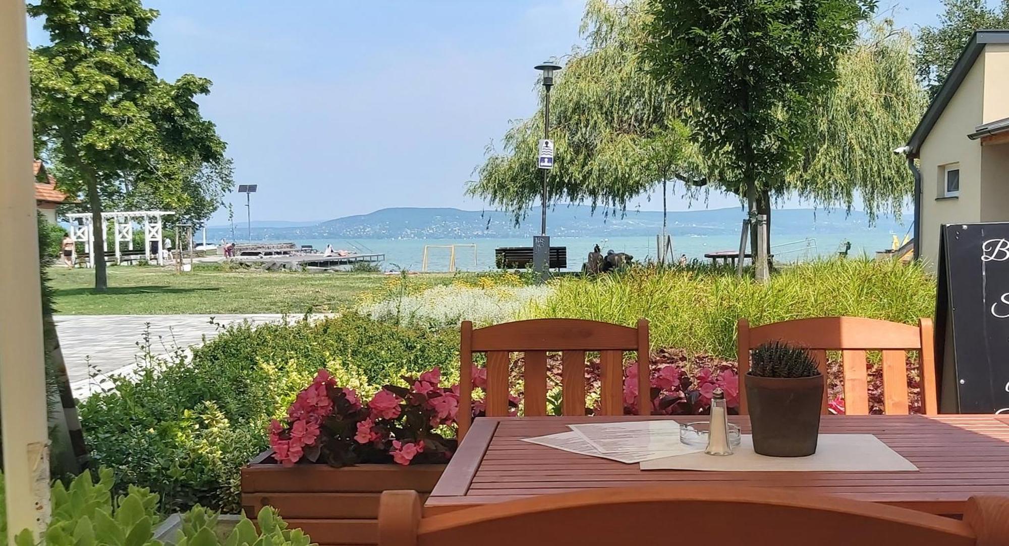 Apartmanhaz Horvath Balatonboglár Exteriér fotografie