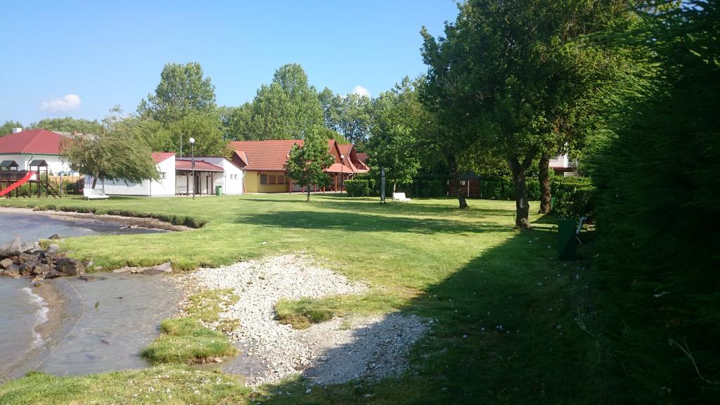 Apartmanhaz Horvath Balatonboglár Exteriér fotografie